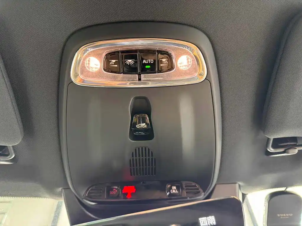 Volvo XC90 — миниатюра 10