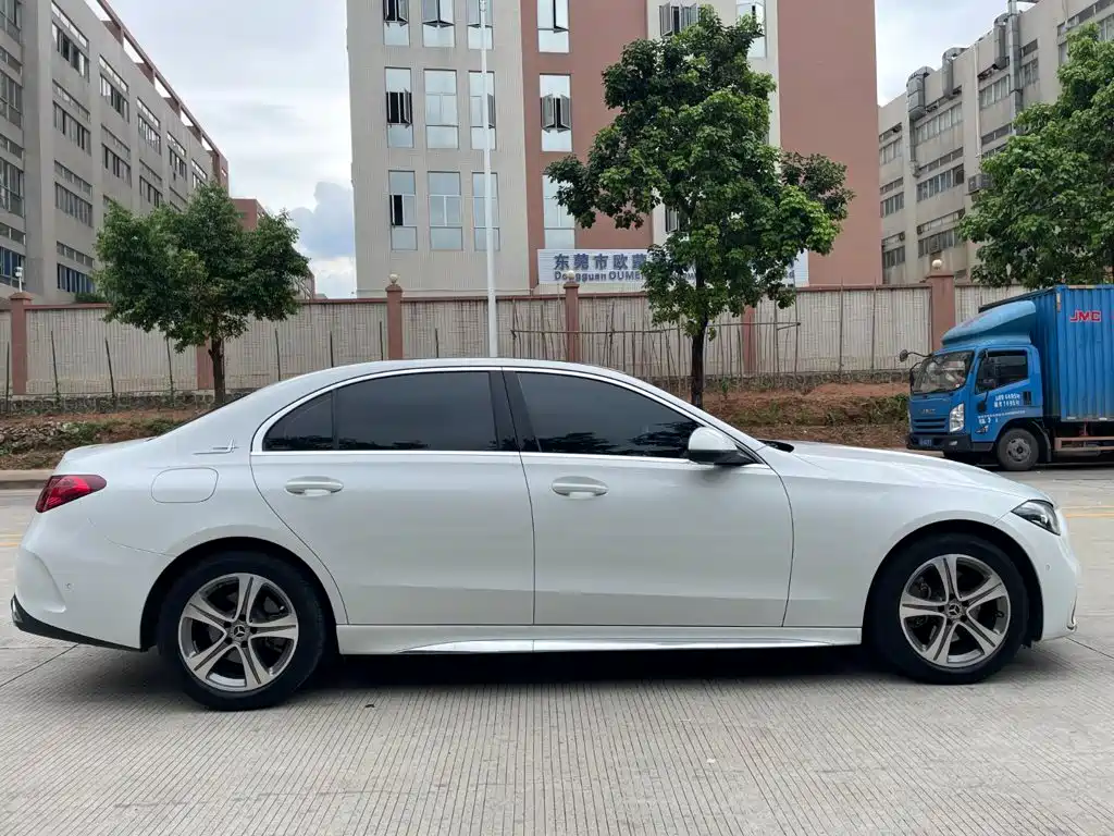 Mercedes-Benz C-Class — миниатюра 12