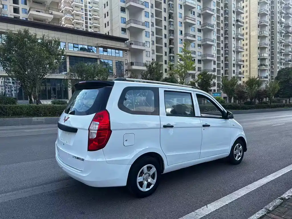 Wuling Hongguang — миниатюра 7