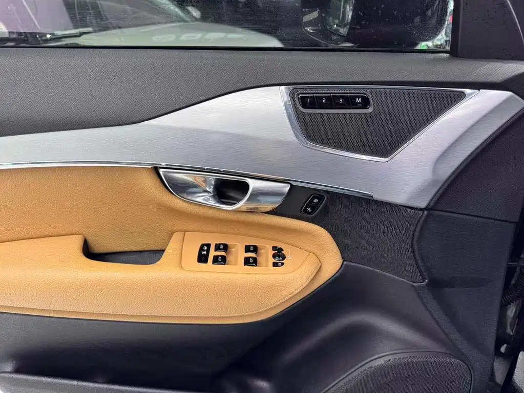 Volvo XC90 — миниатюра 29