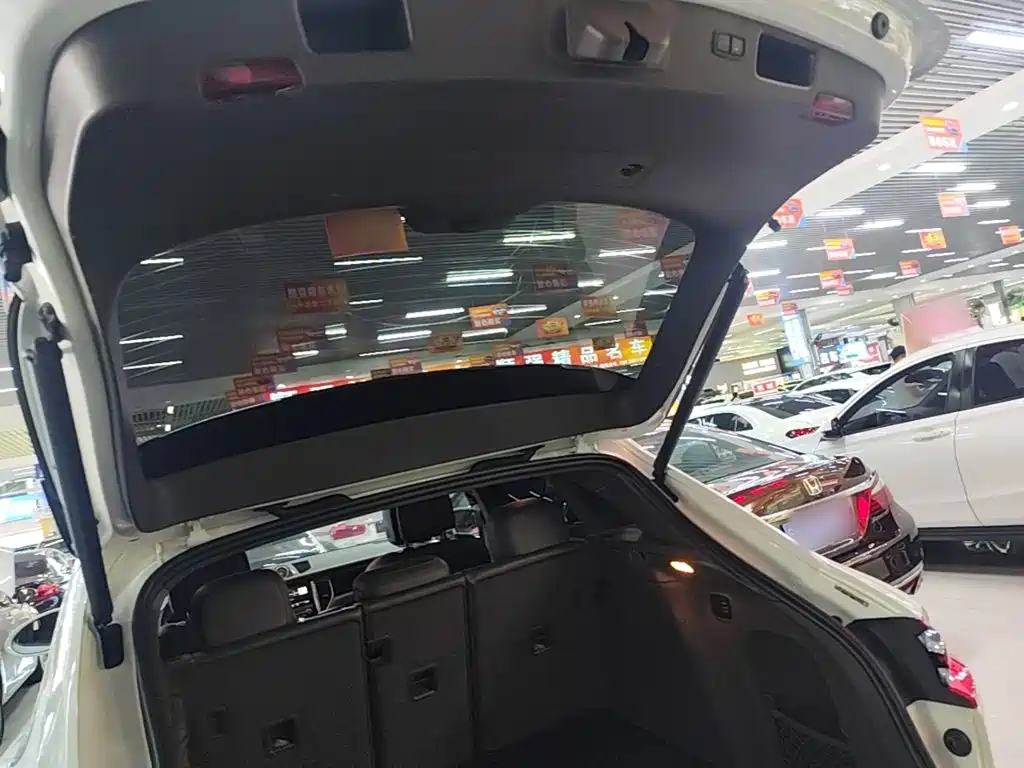 Porsche Macan — миниатюра 19