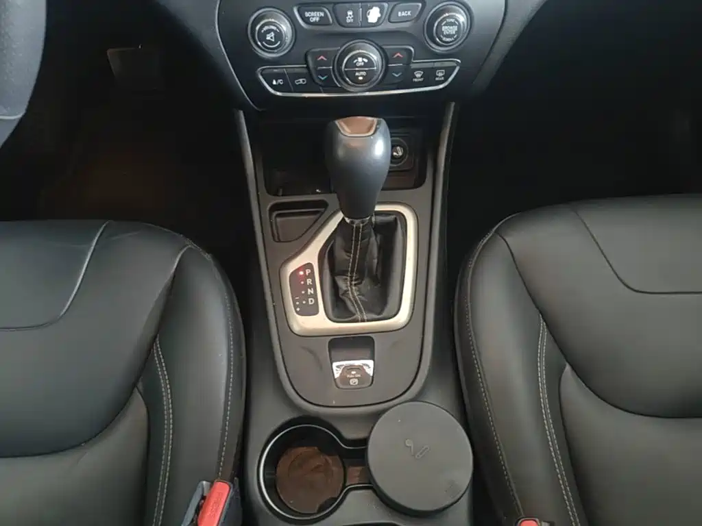 Jeep Cherokee — миниатюра 14