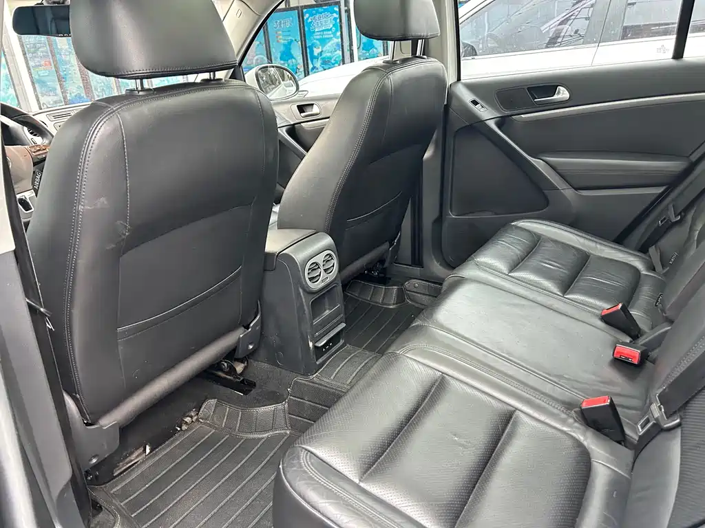 Volkswagen Tiguan 2015 1.8TSI AT