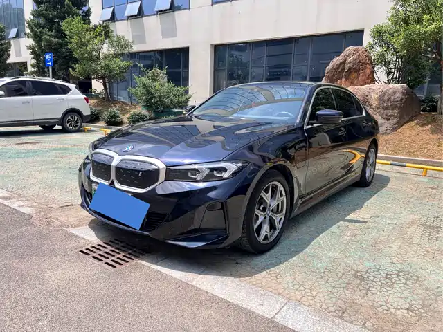 BMW i 3 2022 e Drive 35 L — фото 1