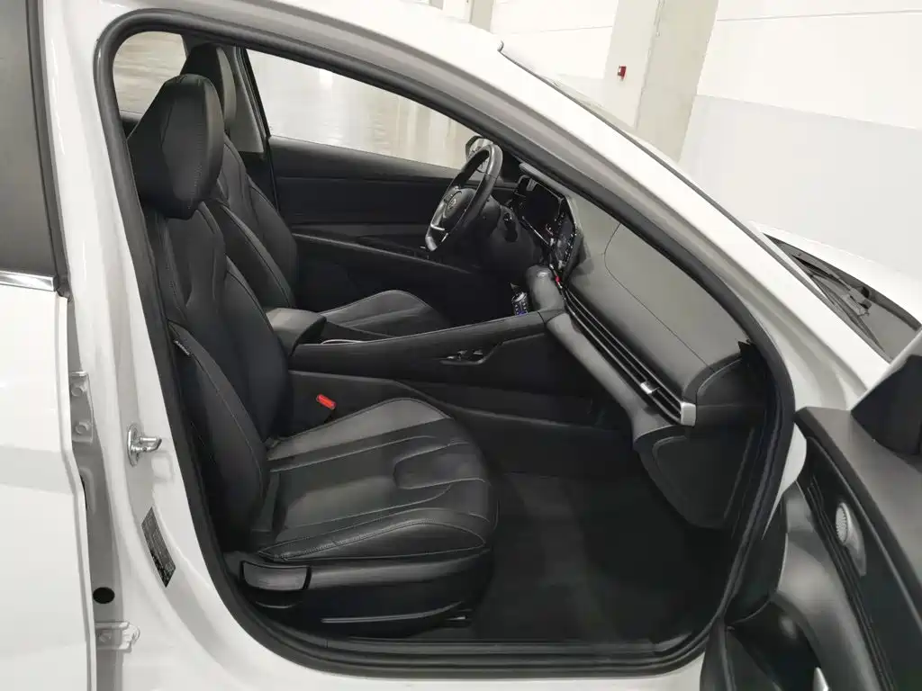 Hyundai Elantra — миниатюра 23