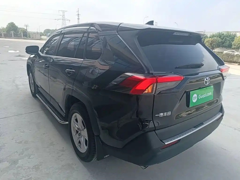 Toyota RAV4 — миниатюра 5