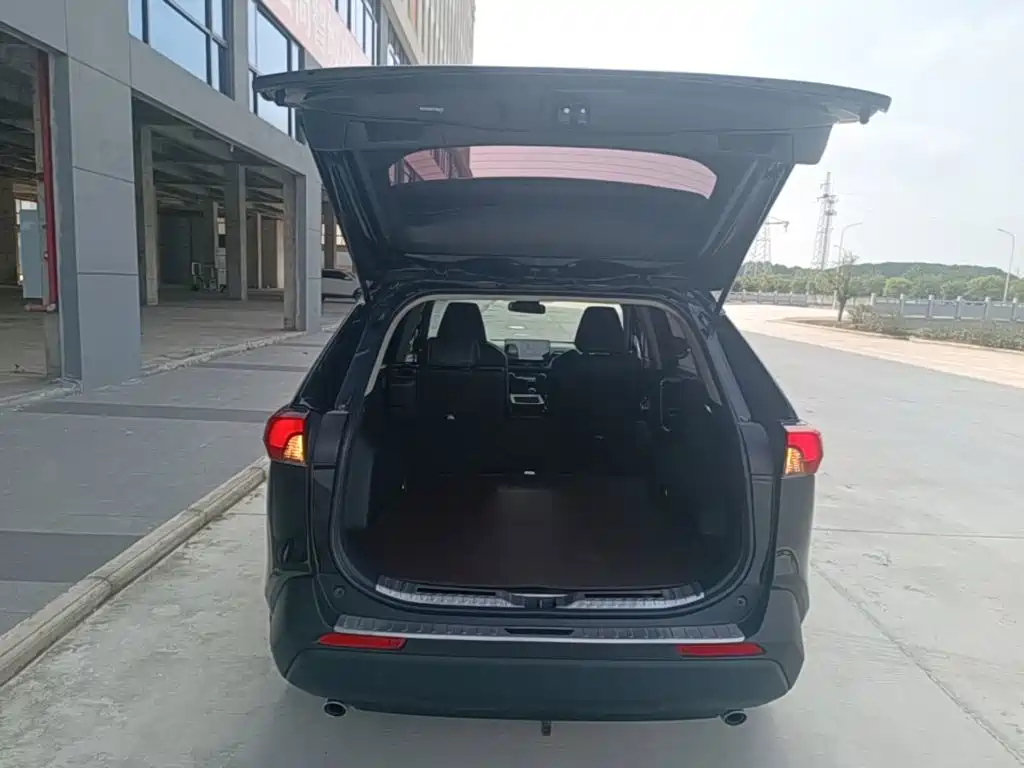 Toyota RAV4 — миниатюра 19