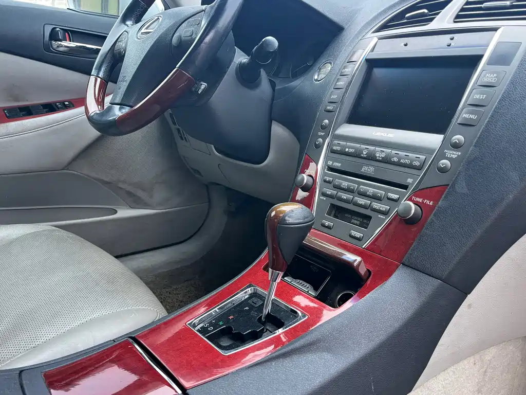 Lexus ES — миниатюра 13