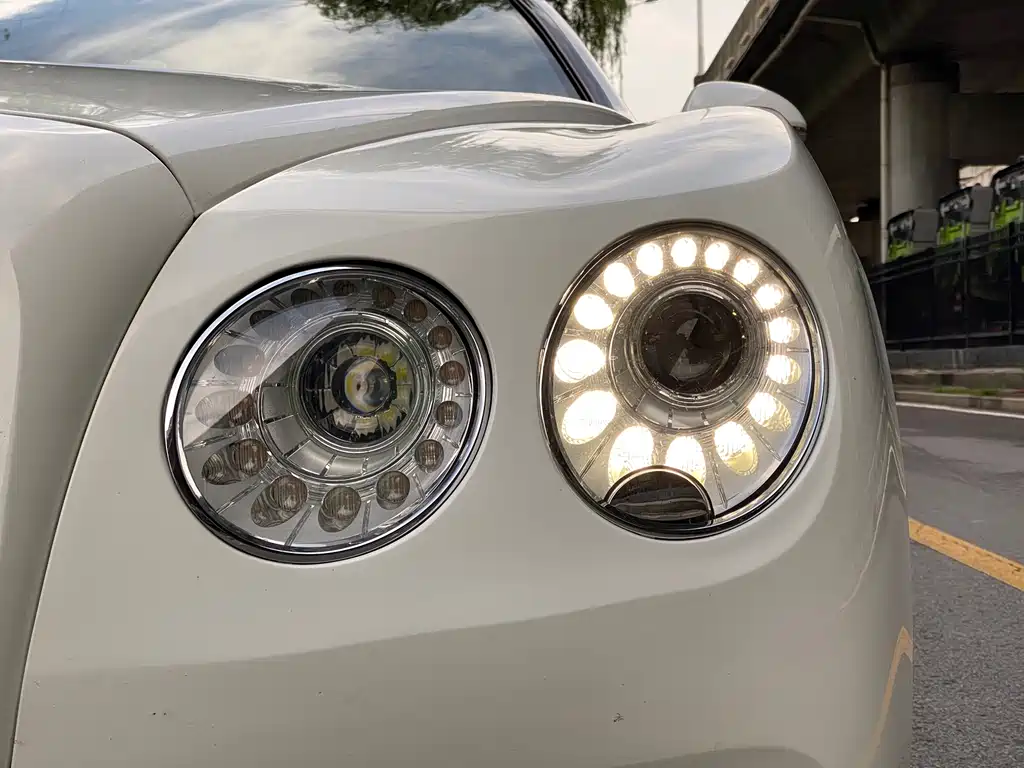 Bentley Flying Spur — миниатюра 4