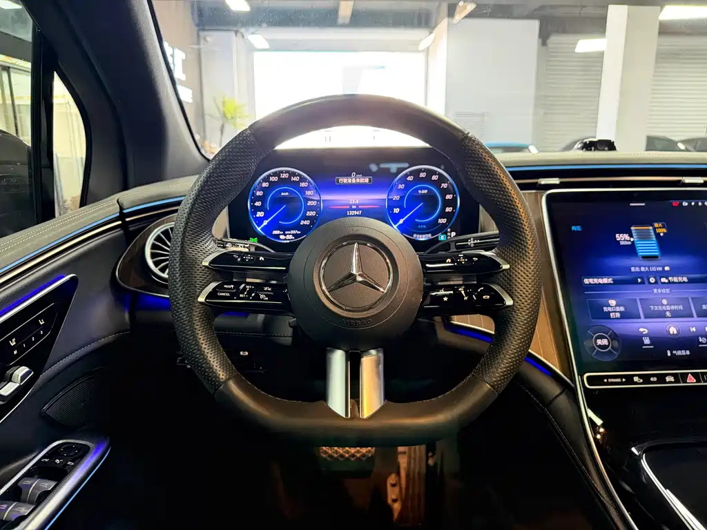 Mercedes-Benz EQE SUV — миниатюра 8