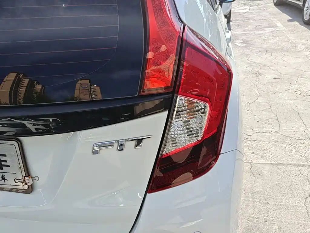 Honda Fit — миниатюра 8