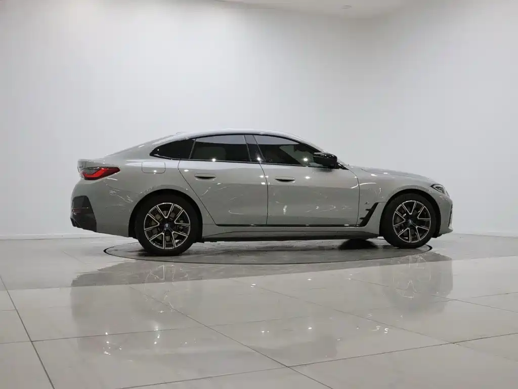 BMW i4 — миниатюра 8