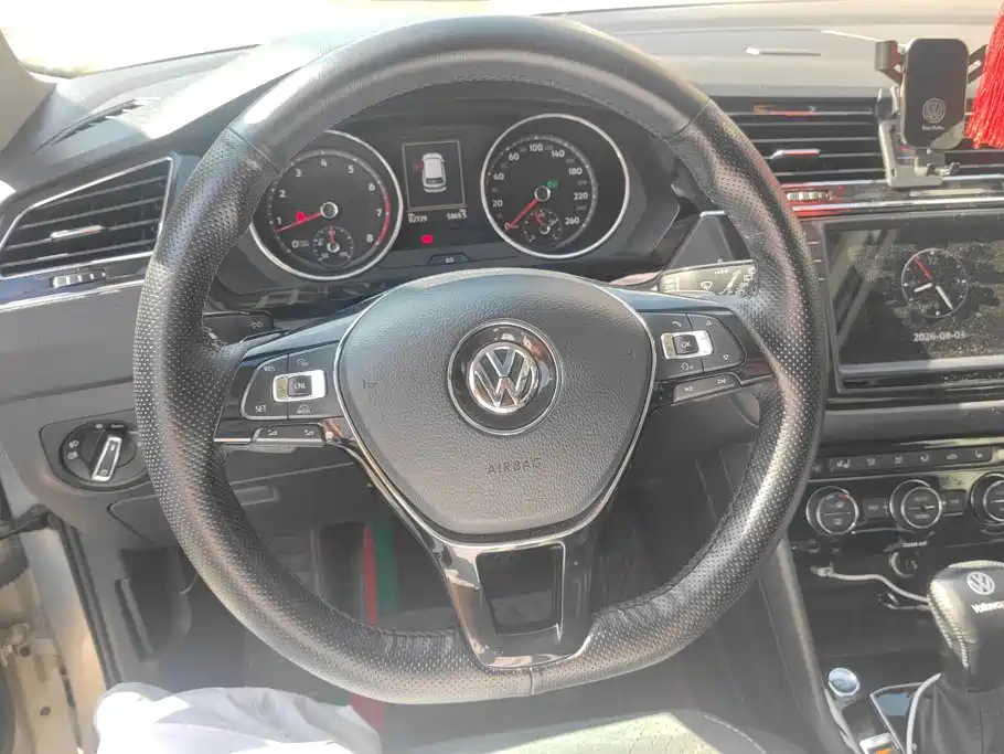 Volkswagen Tiguan L — миниатюра 15