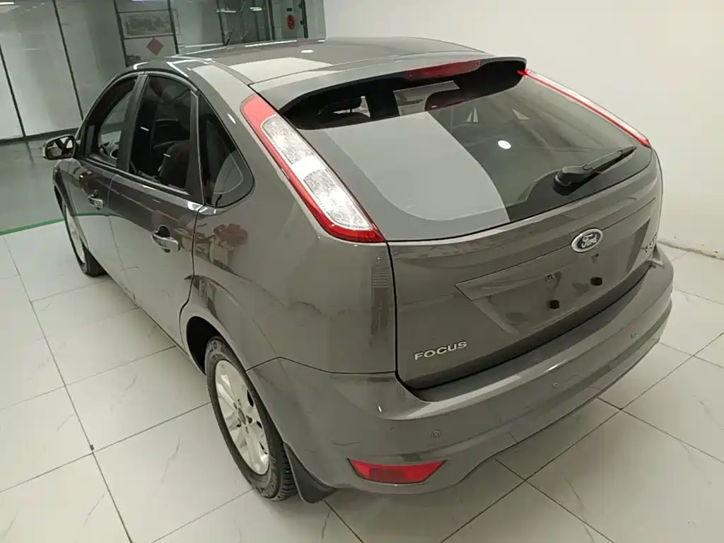 Ford Focus 2013 1.8L MT