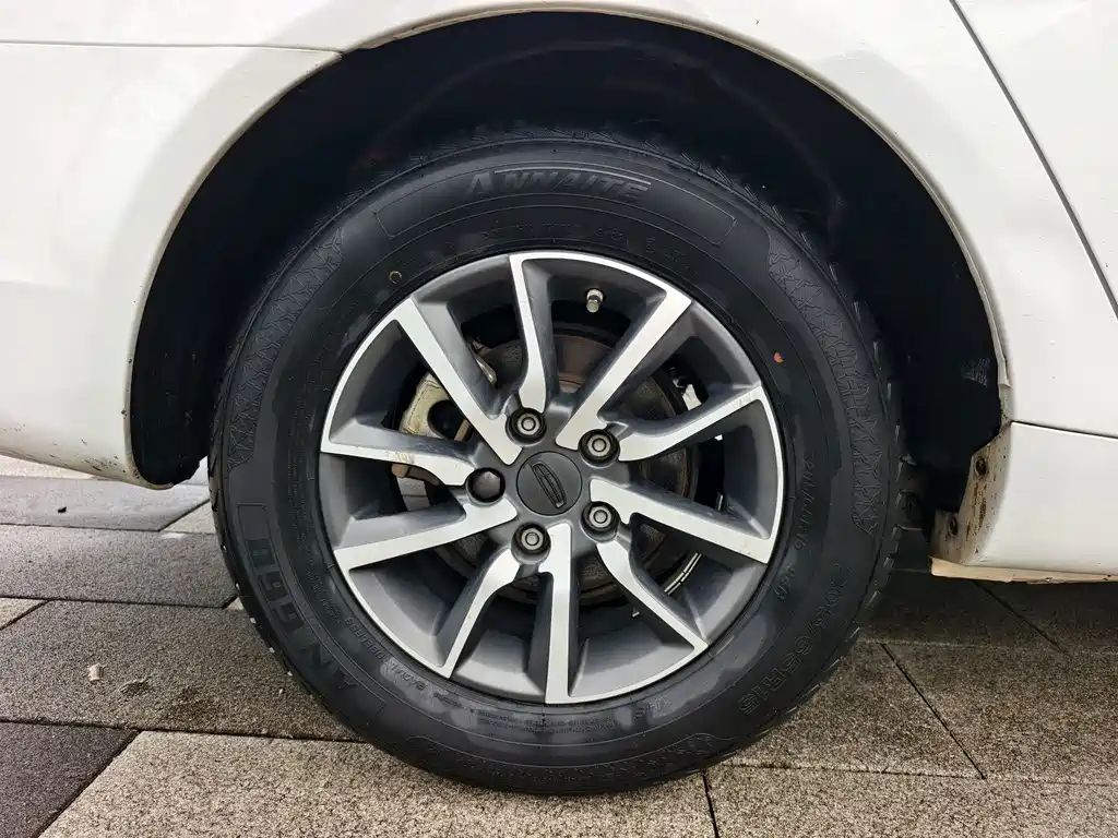 Geely Emgrand — миниатюра 15