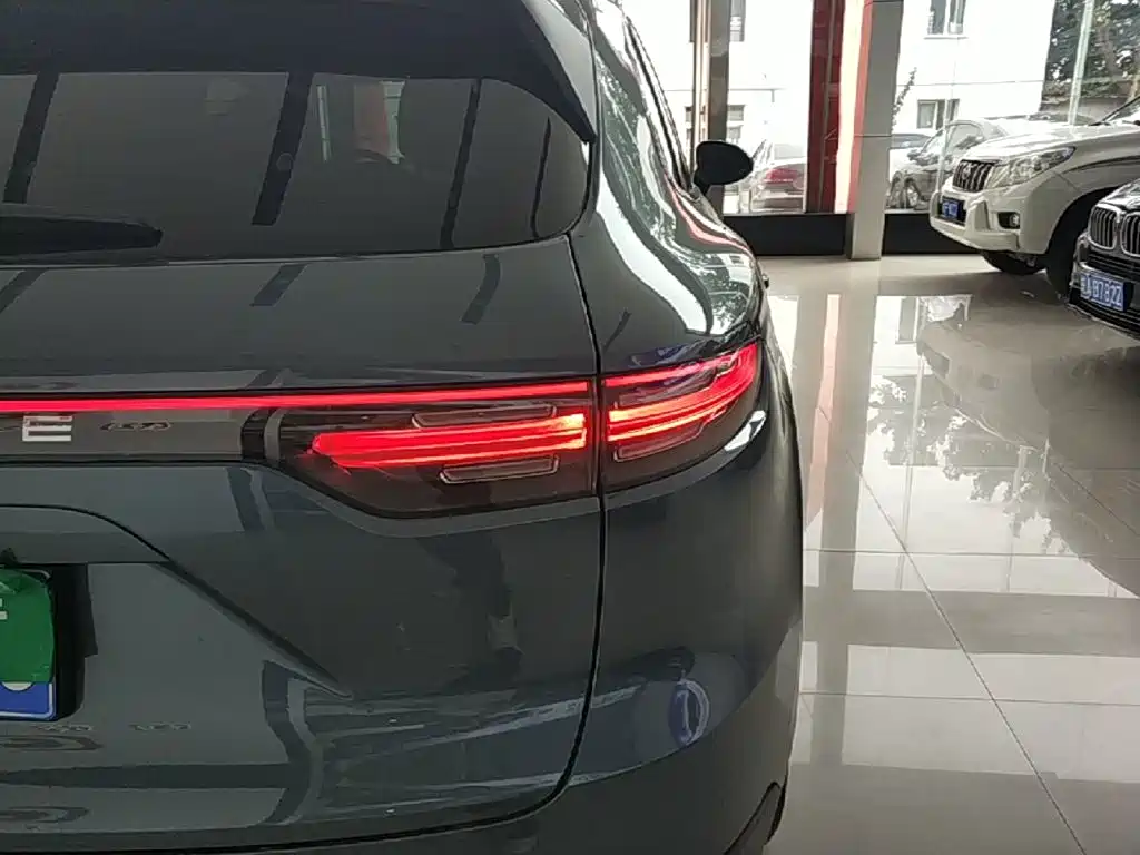 Porsche Cayenne — миниатюра 8