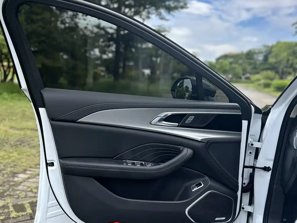 Hongqi Hongqi H5 — миниатюра 25