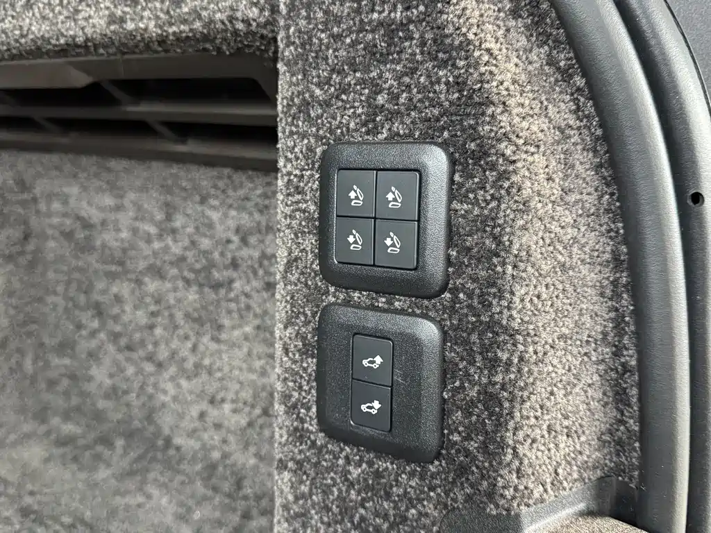 Land Rover Range Rover — миниатюра 15