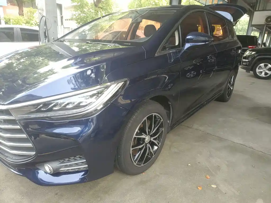 BYD MAX — миниатюра 3