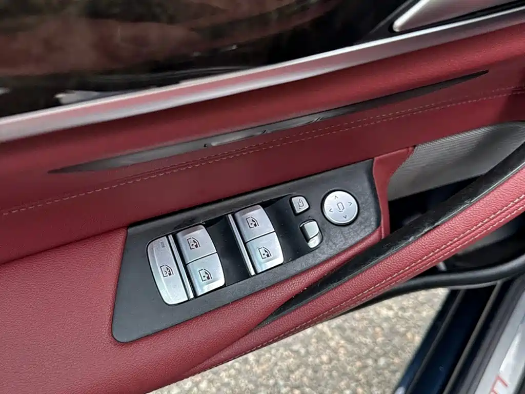 BMW 5 Series — миниатюра 7