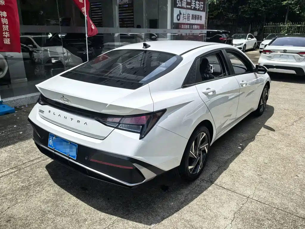 Hyundai Elantra — миниатюра 14