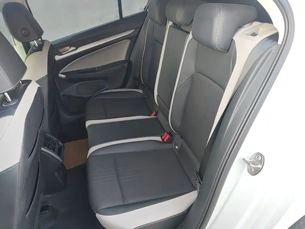 Volkswagen Golf — миниатюра 17