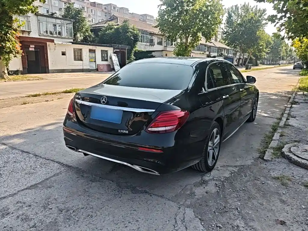 Mercedes-Benz E-Class — миниатюра 7
