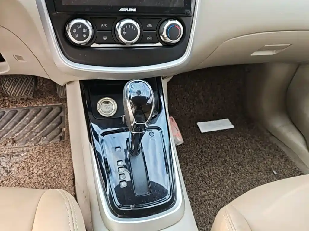 Nissan Tiida — миниатюра 14