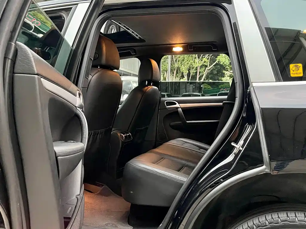 Porsche Cayenne — миниатюра 13