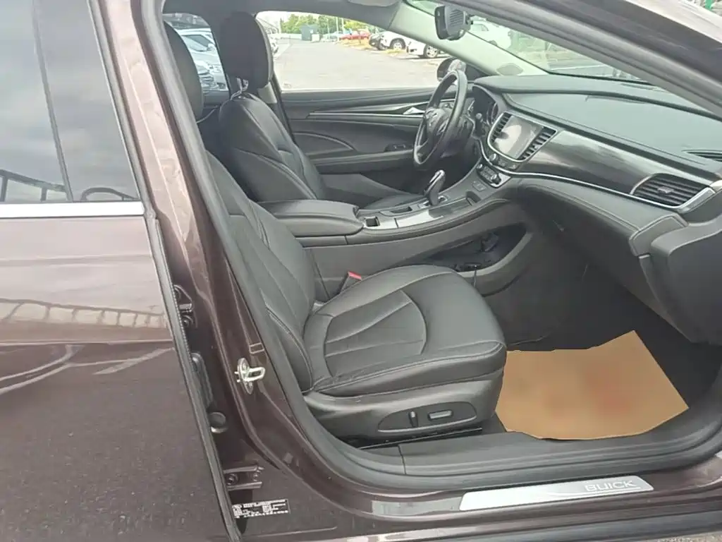 Buick LaCrosse — миниатюра 25