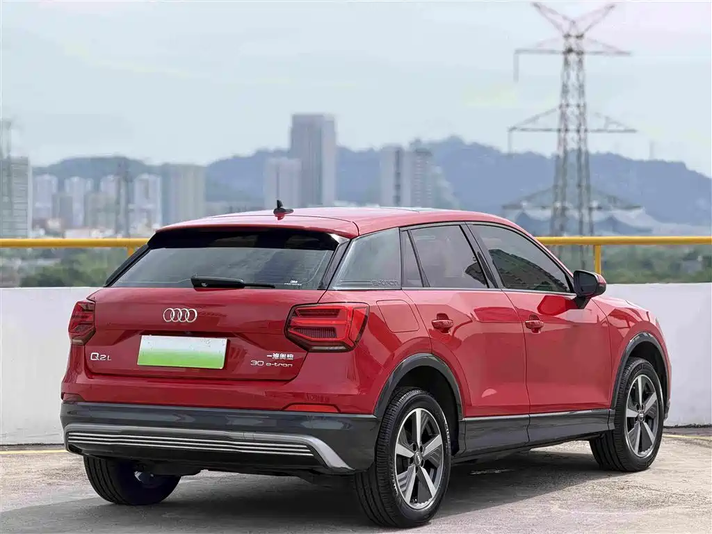 Audi Q2L e-tron — миниатюра 4