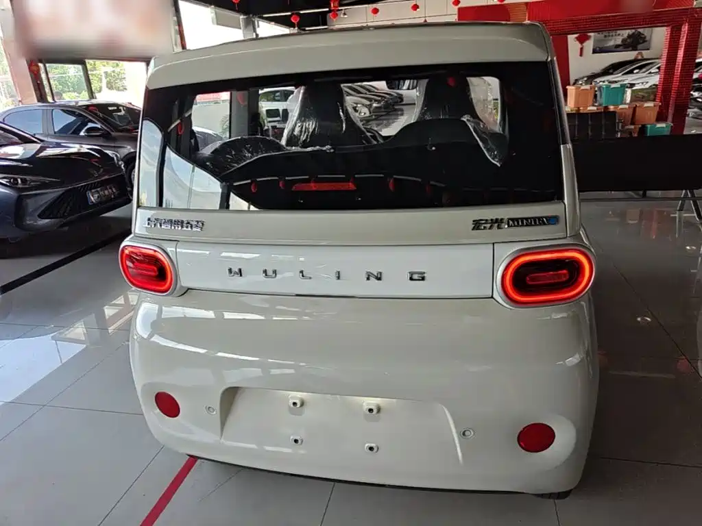 Wuling MINIEV — миниатюра 6