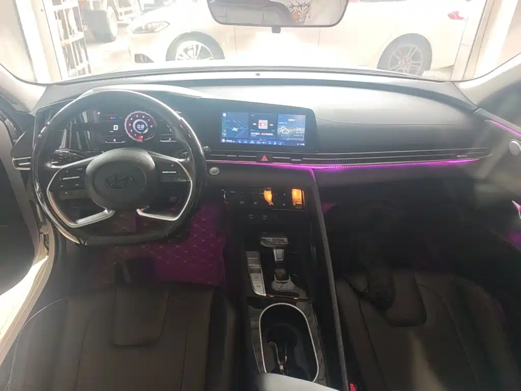 Hyundai Elantra — миниатюра 10