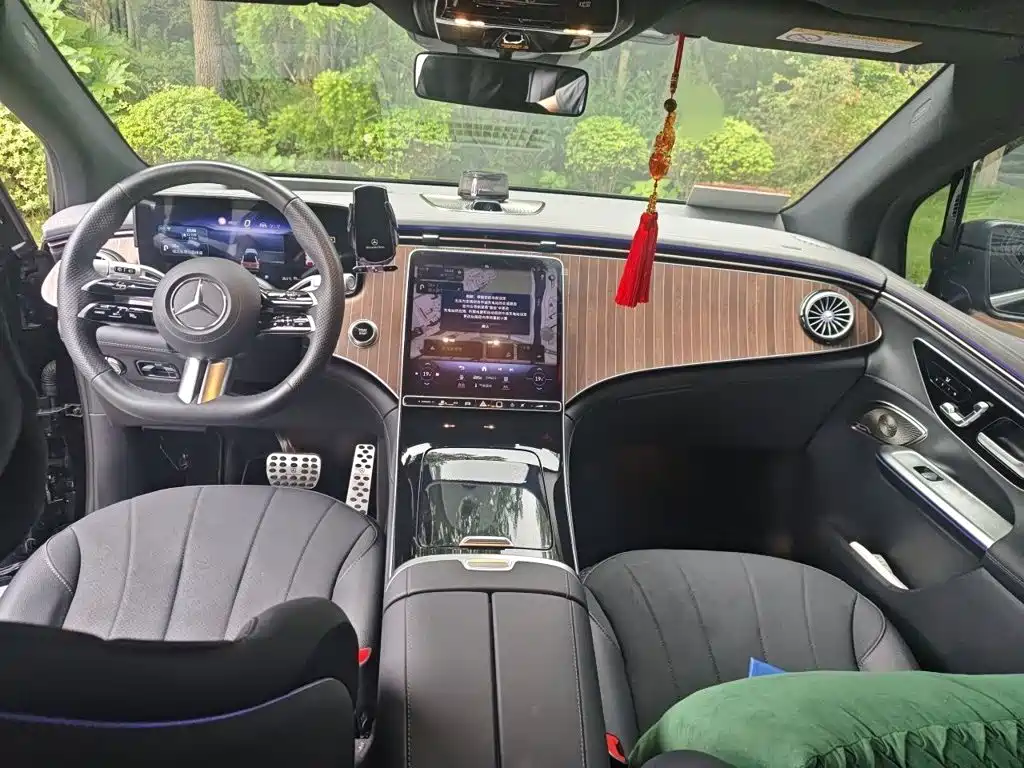 Mercedes-Benz EQE SUV — миниатюра 13