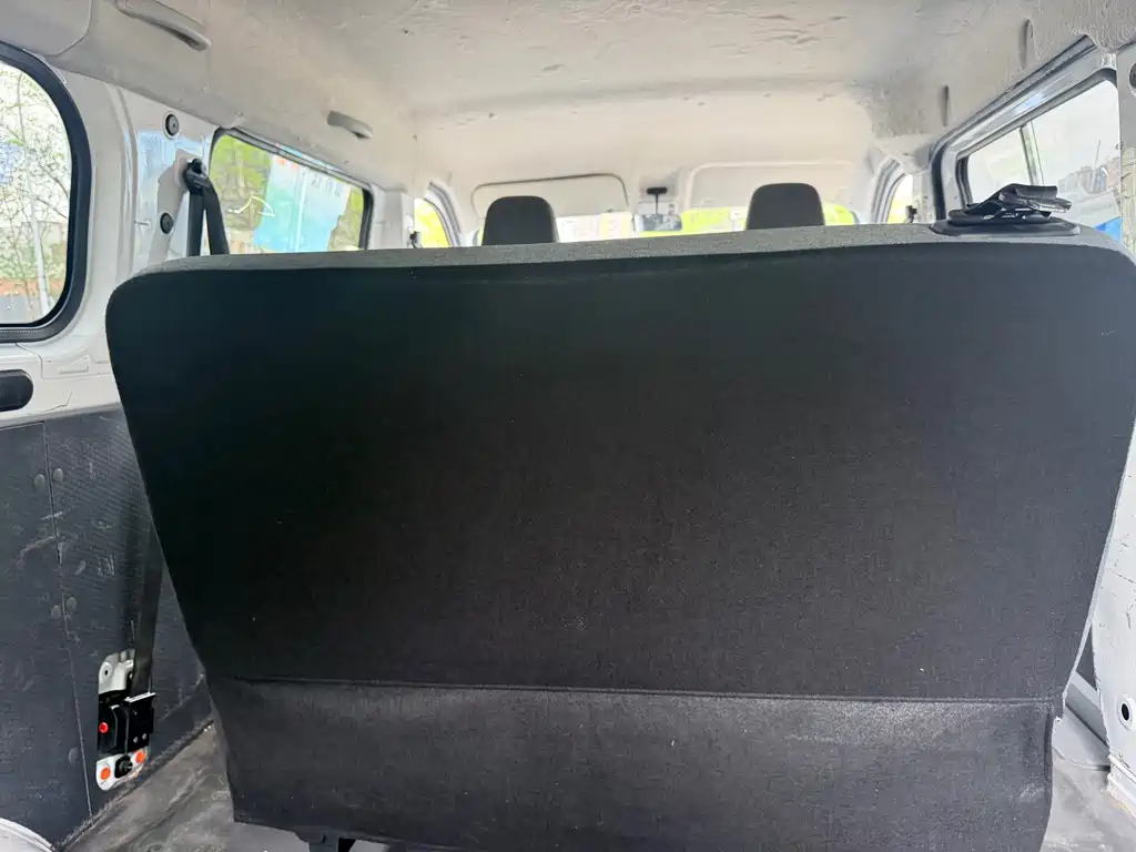 Wuling Yangguang — миниатюра 5