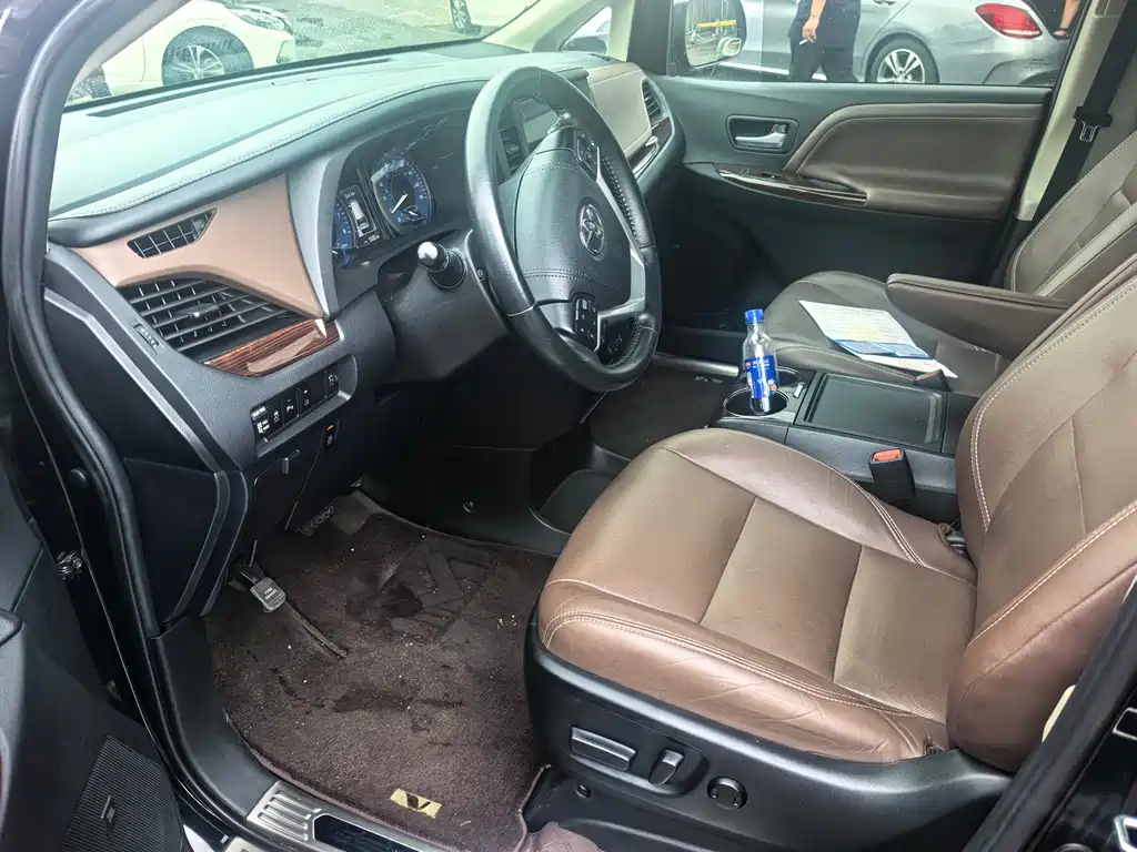 Toyota Sienna — миниатюра 9