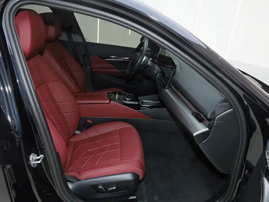 BMW 5 Series — миниатюра 9
