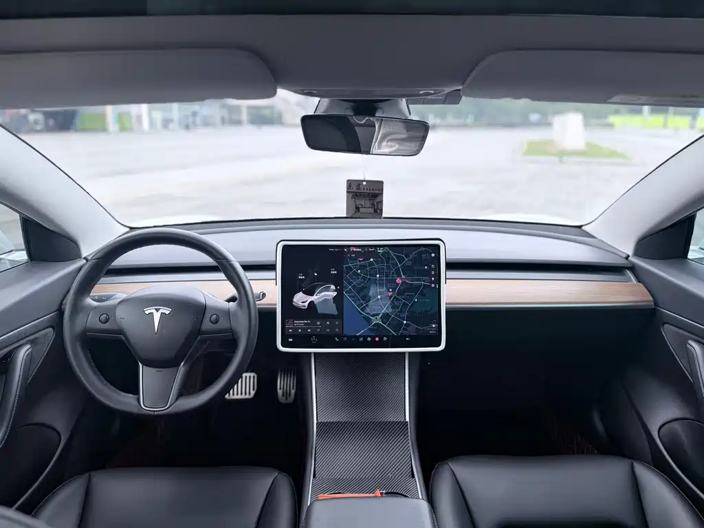 Tesla Model 3 — миниатюра 9