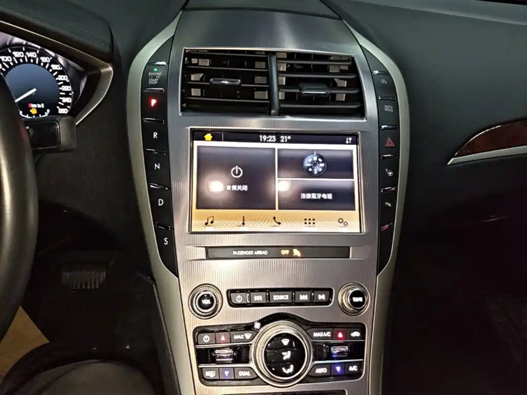Lincoln MKZ — миниатюра 13
