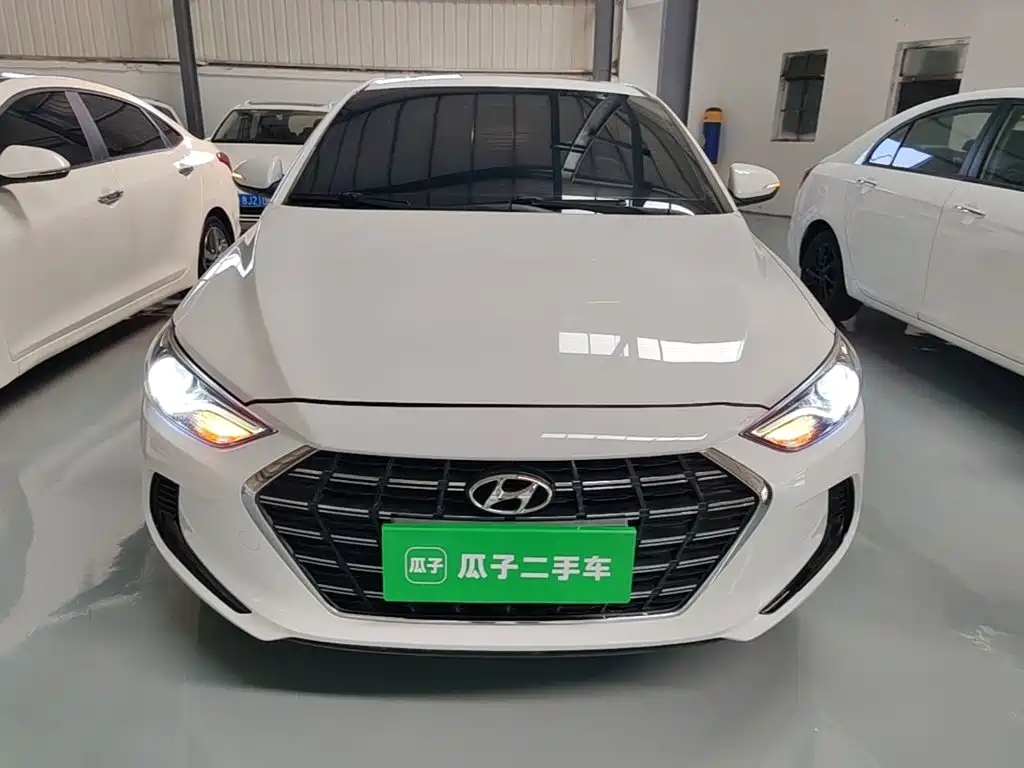 Hyundai Elantra — миниатюра 3