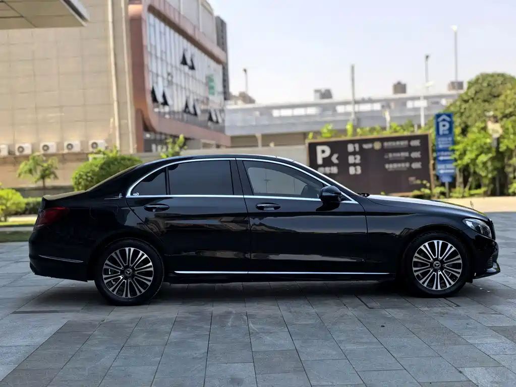 Mercedes-Benz C-Class — миниатюра 4