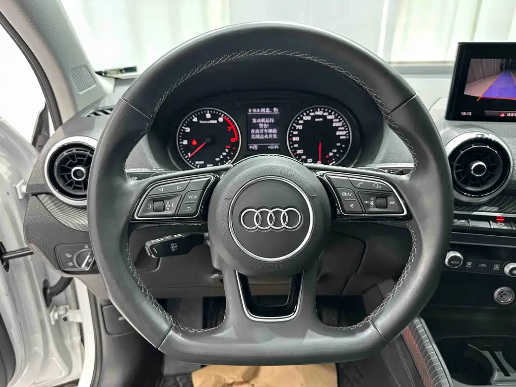 Audi Q2L 2022 — фото 12