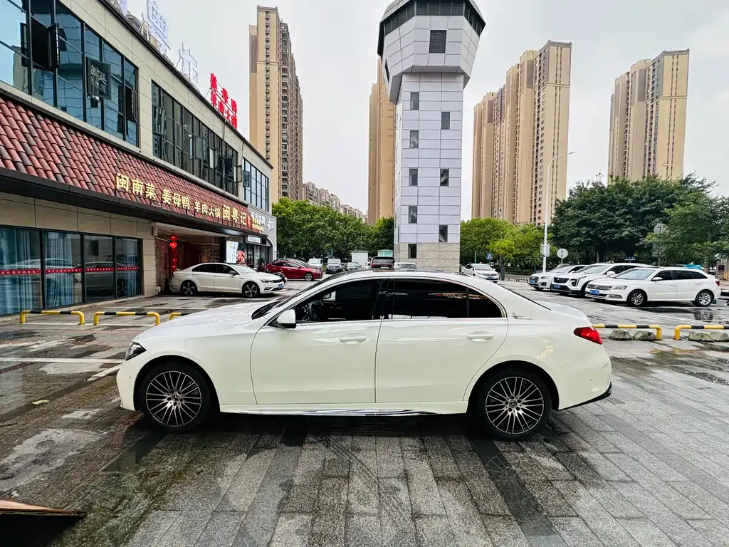 Mercedes-Benz C-Class — миниатюра 6