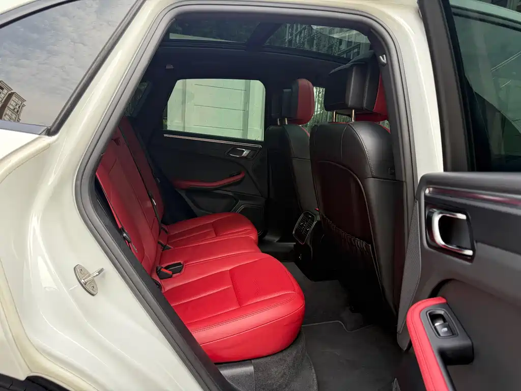 Porsche Macan — миниатюра 14