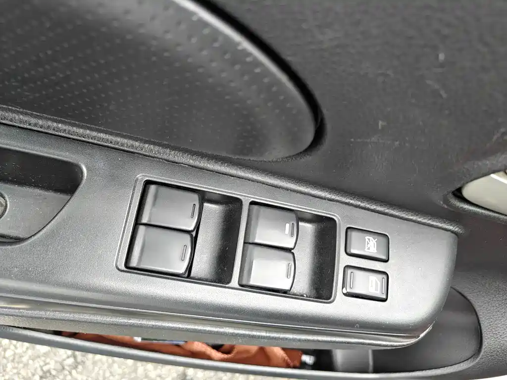 Venucia R50 2013 1.6L AT Fashion