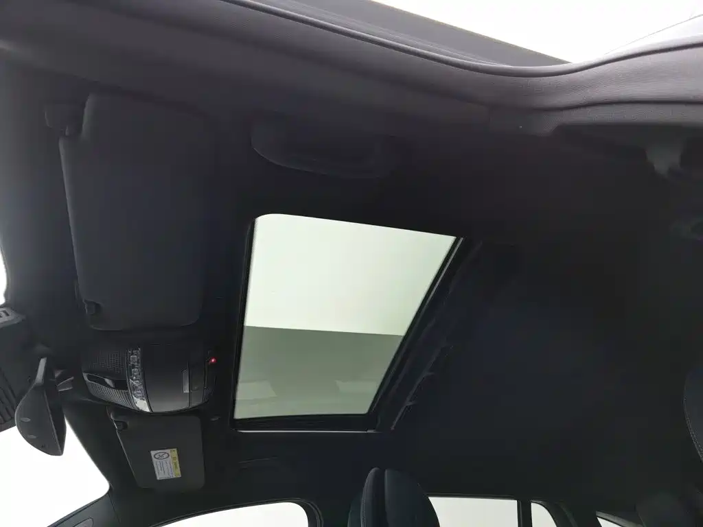 Mercedes-Benz EQC — миниатюра 14
