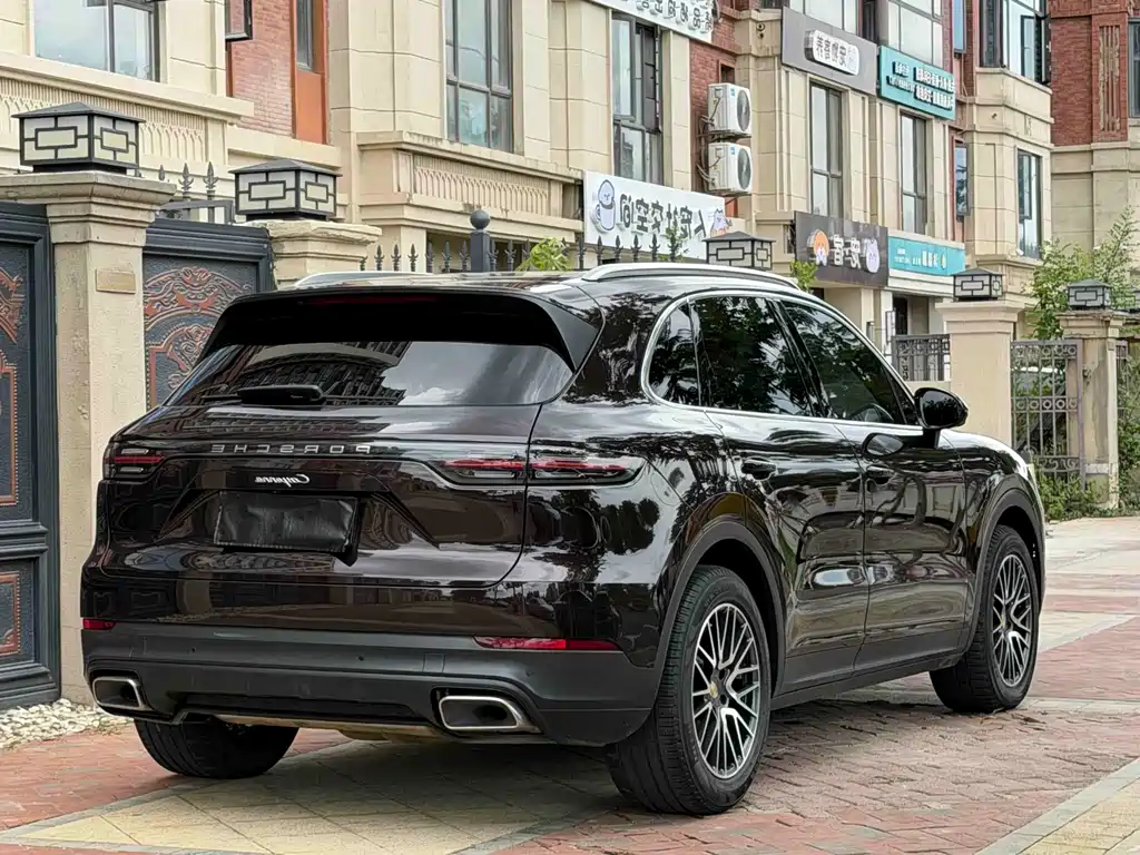 Porsche Cayenne — миниатюра 7