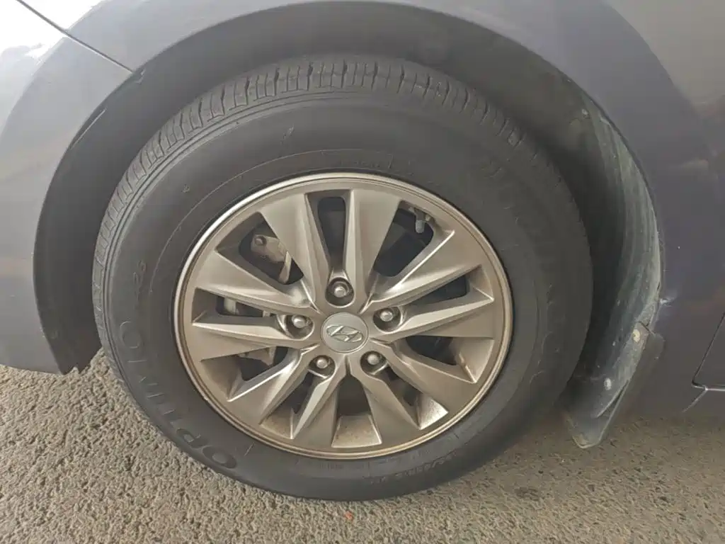 Hyundai Elantra — миниатюра 23