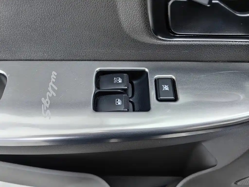 Wuling Hongguang — миниатюра 9