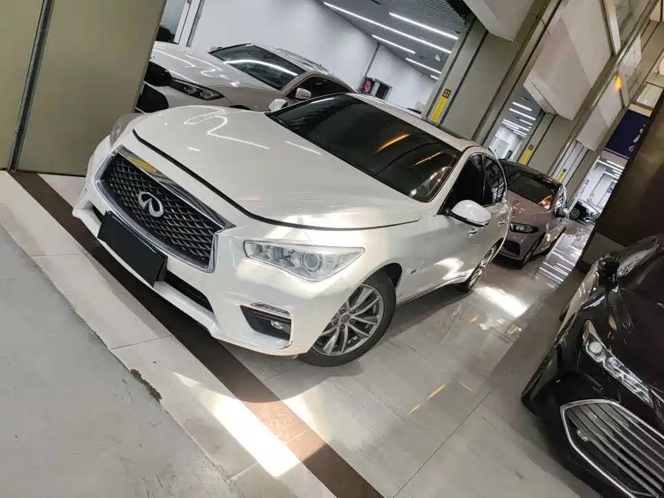 Купить Infiniti Q50L